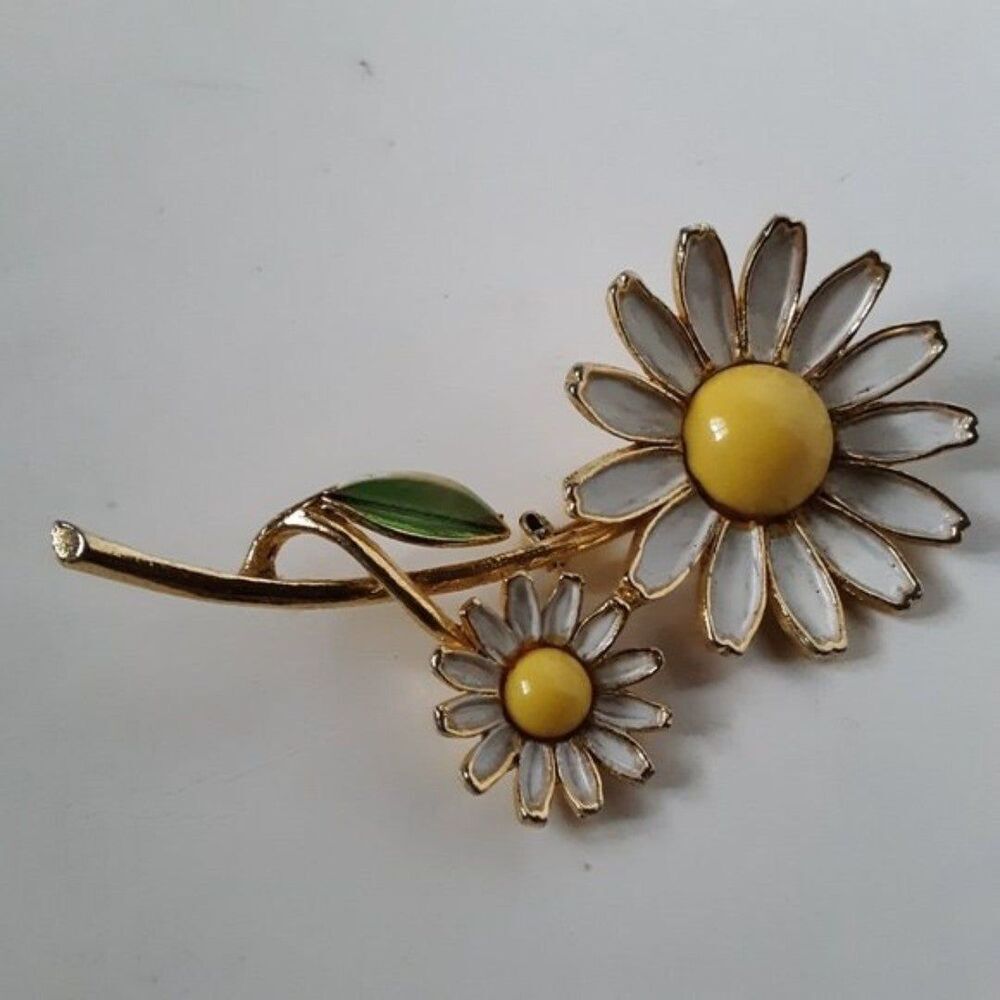 Vintage Weiss Retro Style Gold Tone Large Flower Shape Brooch
